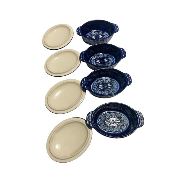 Temptations by Tara Blue Carved Baking Dishes
4 Oval 9 oz Old World Poinsettia - Picture 9 of 16